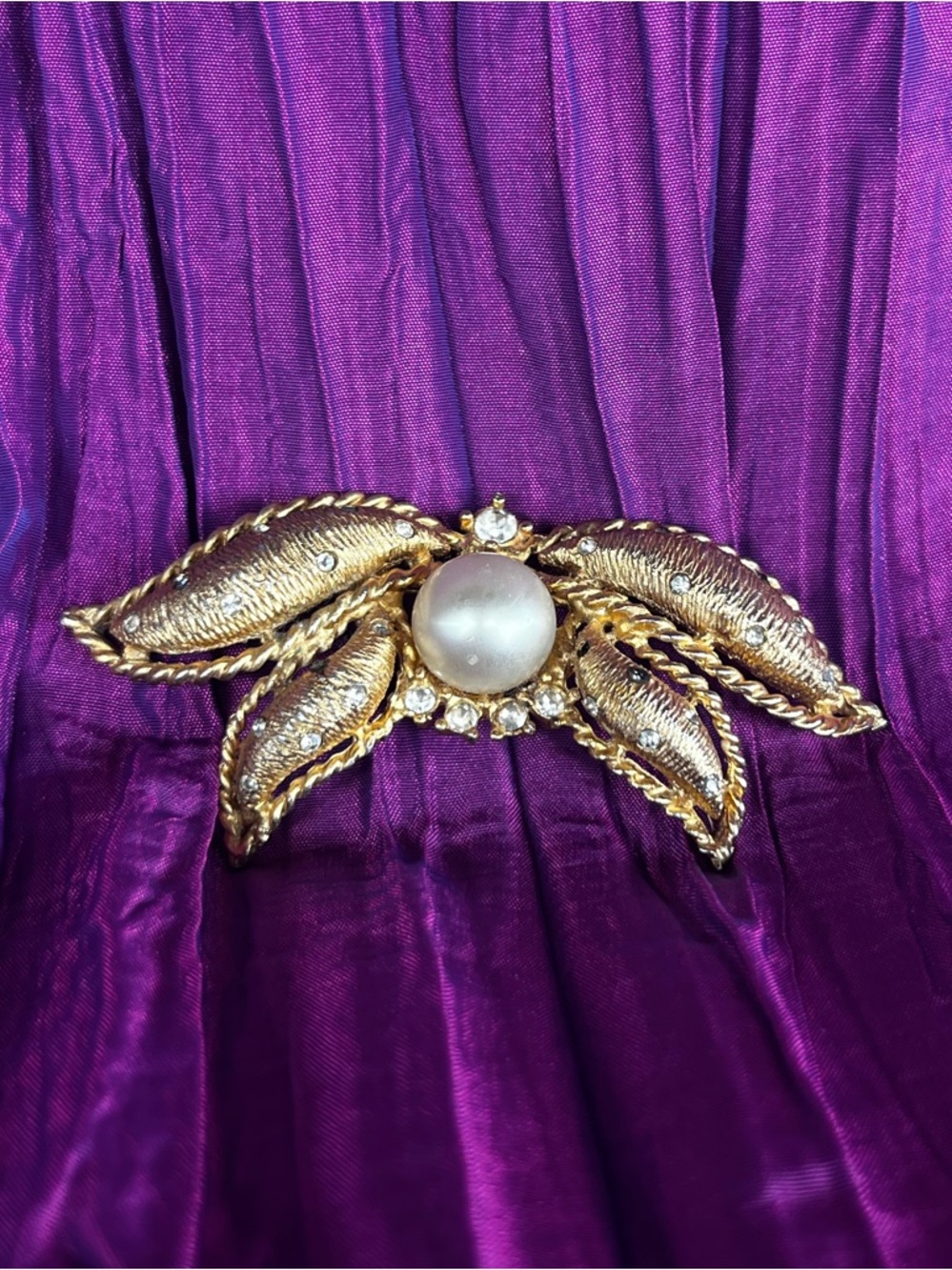 Hattie Carnegie Signed Vintage Gold Tone Rhinestones Faux Pearls Brooch
